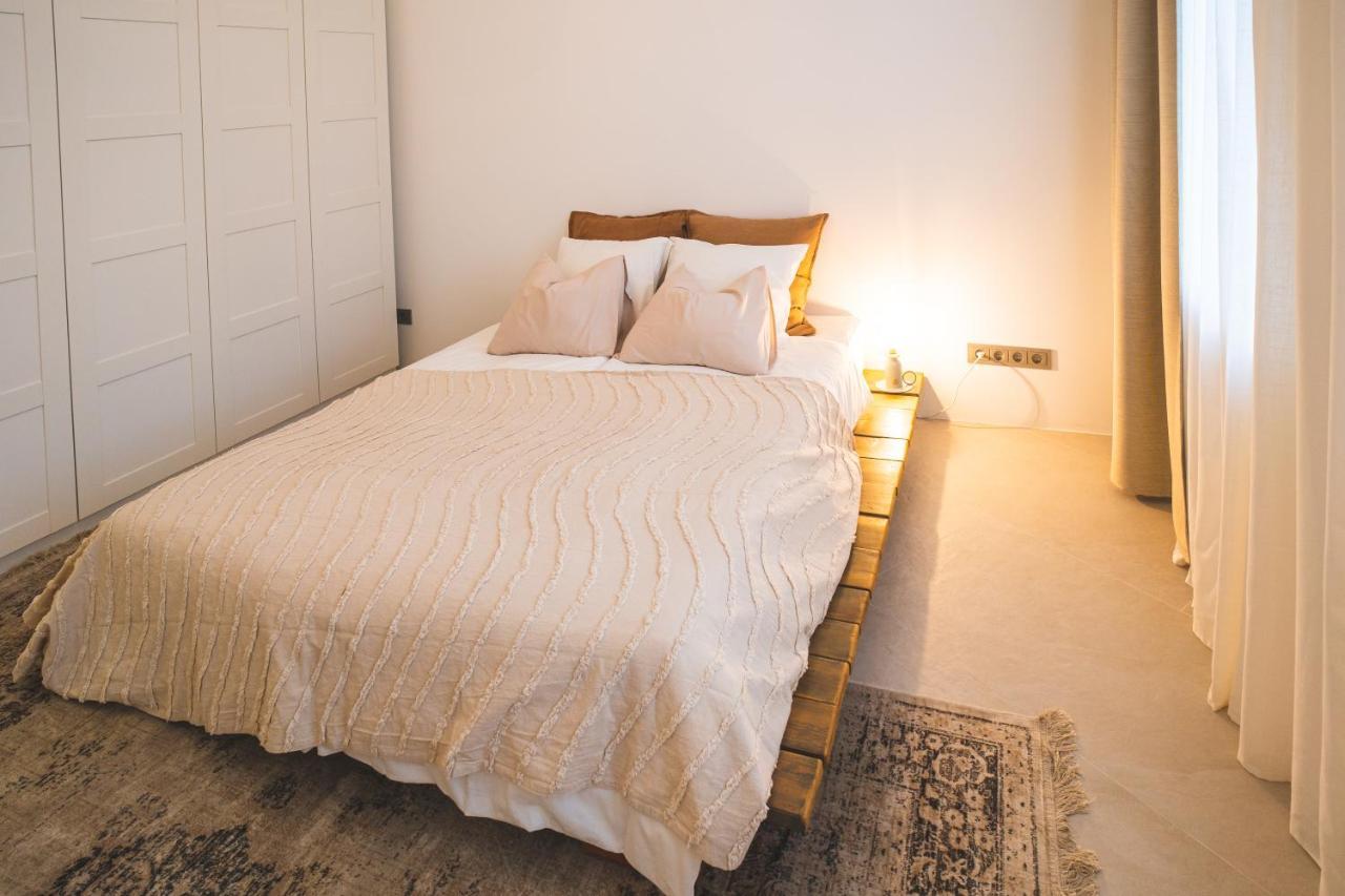 Old Town Apartment *